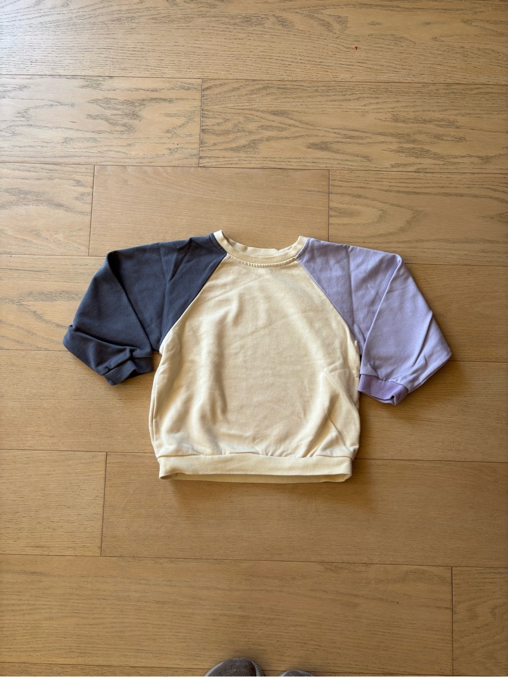 Winnie+crew kid navy and purple Colorblock sweatshirt, size 3T